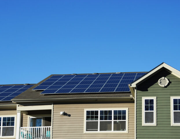 Modern,Apartment,And,Solar,Panels,Installed,On,Roof
